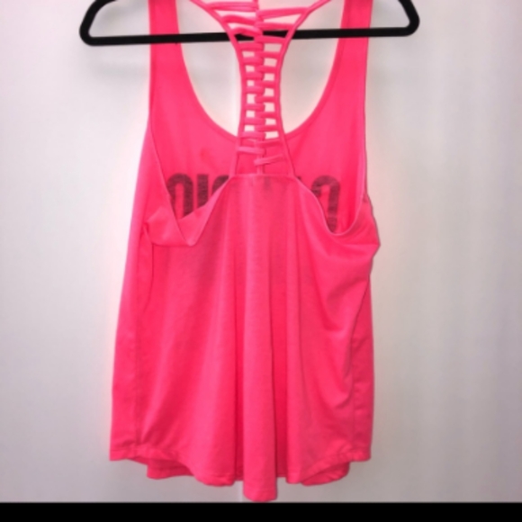 Work out tank Top Size Large - Picture 2 of 3